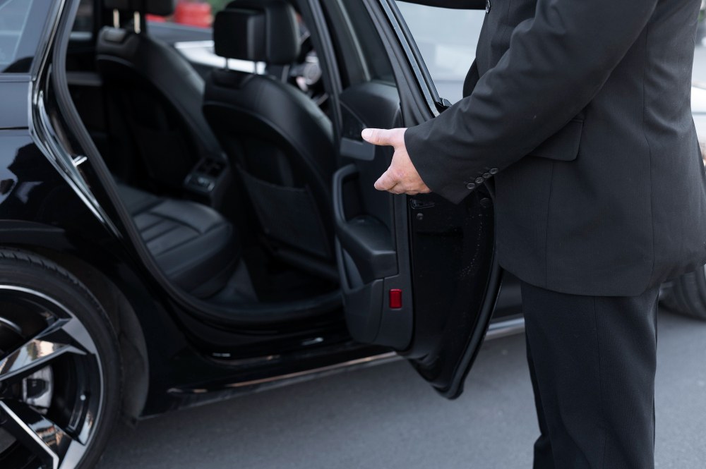 WHY CHOOSE OUR CHAUFFEURS IN LONDON